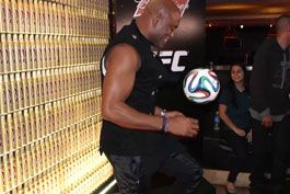 Anderson-Silva-elogia-Selecao-e-diz-que-seria-um-Neymar-com-certeza