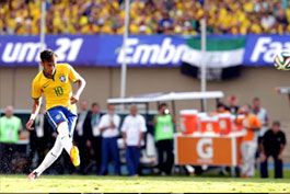 Apesar-da-atuacao-de-gala,-Neymar-se-diz-70--Ainda-nao-estou-no-topo