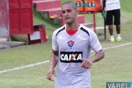 Azarzao-Zagueiro-fratura-o-pe-e-esta-fora-de-jogo-contra-a-Catuense
