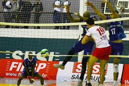 Bacilieri-elogia-bloqueio-e-postura-do-Sao-Jose-Volei,-mas-evita-empolgacao