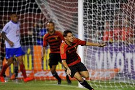 COM-POLEMICA,-SPORT-VENCE-O-BAHIA-NA-ILHA-DO-RETIRO-E-SE-METE-ENTRE-OS-10
