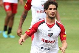 Com-Ganso-em-campo,-Pato-marca,-e-Sao-Paulo-goleia-em-jogo-treino