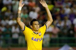 Com-dois-gols-de-Luciano,-Timao-vence-o-Bahia-de-Feira-e-se-classifica