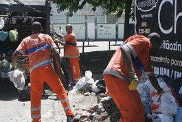 Comlurb-deve-levar-mais-um-dia-para-limpar-o-Rio-apos-fim-de-greve