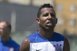 Corinthians-acerta-emprestimo-de-Vitor-Junior-para-o-Figueirense