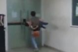 Desespero-Mae-implora-por-atendimento-a-seu-filho-em-hospital-de-Santa-Catarina