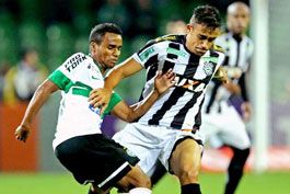 Eficiente,-Figueirense-vence-Coritiba-no-Couto-Pereira-e-deixa-a-lanterna