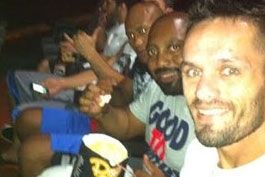 Em-semana-de-UFC,-Damm-e-Jacare-dao-espairecida-no-cinema-em-SC