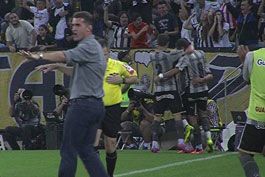 Fabio-lamenta-escorregao-e-nao-ve-falha-no-gol-do-Botafogo-Infelicidade