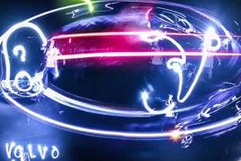 Farois-do-Volvo-XC60-viram-pinceis-de-luz-em-obra-de-arte-(video)