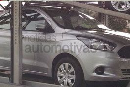 Flagramos-varias-versoes-do-Novo-Ka-hatch-e-seda-em-uma-cegonha