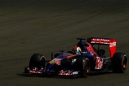 Kvyat-lidera-teste-matinal,-mas-pneus