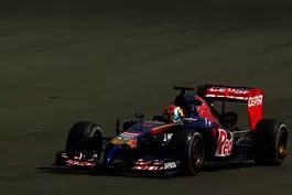 Kvyat-lidera-teste-matinal,-mas-pneus