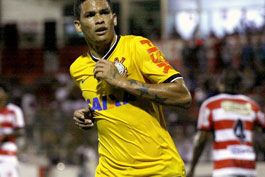 Luciano-sonha-com-gol-em-classico,-e-Mano-deve-mante-lo-entre-titulares