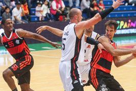 Marcelinho-brilha,-Flamengo-derrota-Cocodrilos-e-sai-na-frente-no-grupo-E