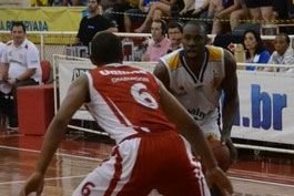 Na-cola-do-Fla,-Paulistano-recebe-o--revigorado--Sao-Jose-pelo-NBB