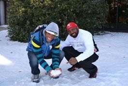 Nuguette-se-emociona-no-primeiro-encontro-com-a-neve--E-um-sonho-