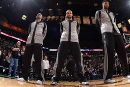 Passeio-dos-Spurs-vale-recorde-de-vitorias-para-Duncan,-Parker-e-Ginobili