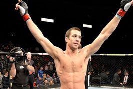 Rockhold-leva-bonus-de-Nocaute-da-Noite-por-vitoria-sobre-Philippou