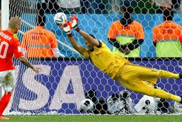 Romero-vai-de-pupilo-a-carrasco-de-Van-Gaal-em-maior-dia-da-carreira