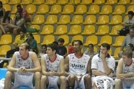 Tecnico-lamenta-ausencia-de-Robert-Day-e-prega-uniao-do-grupo