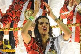Virna-se-emociona-em-desfile--Me-inspirei-no-Zico-a-minha-vida-inteira-